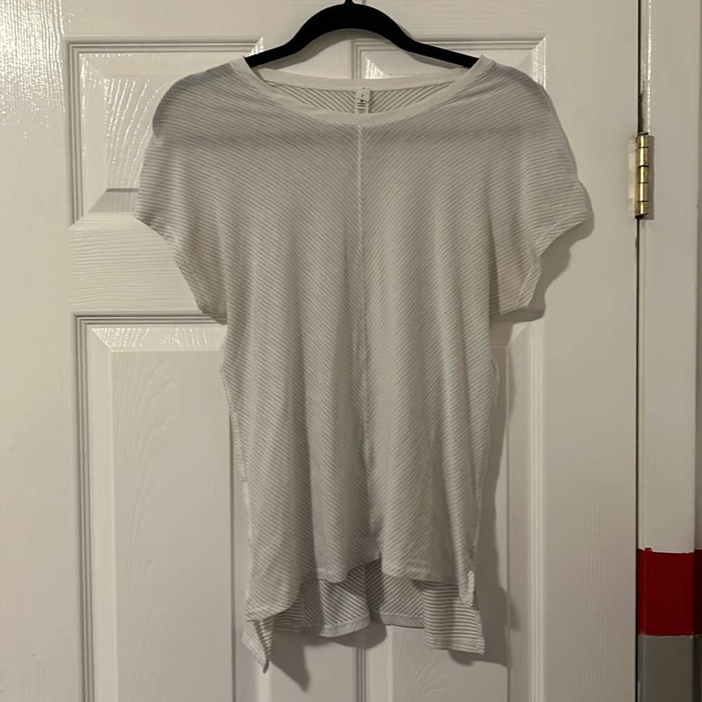 Lululemon women’s shirt Size 8 great condition